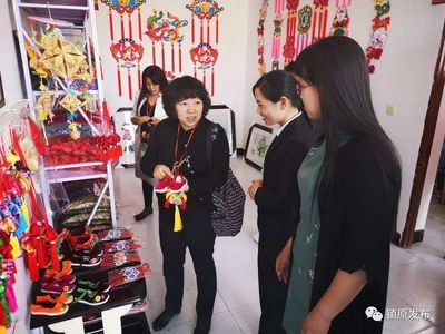 鎮(zhèn)原開(kāi)邊鎮(zhèn)扶貧車(chē)間迎來(lái)天津市靜海區(qū)商務(wù)局工藝品銷(xiāo)售合作